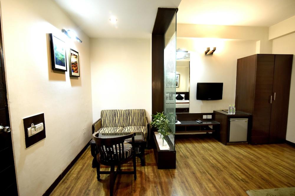 Crystal Hotel 4*
